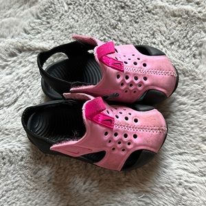 Nike sandals toddler size 5